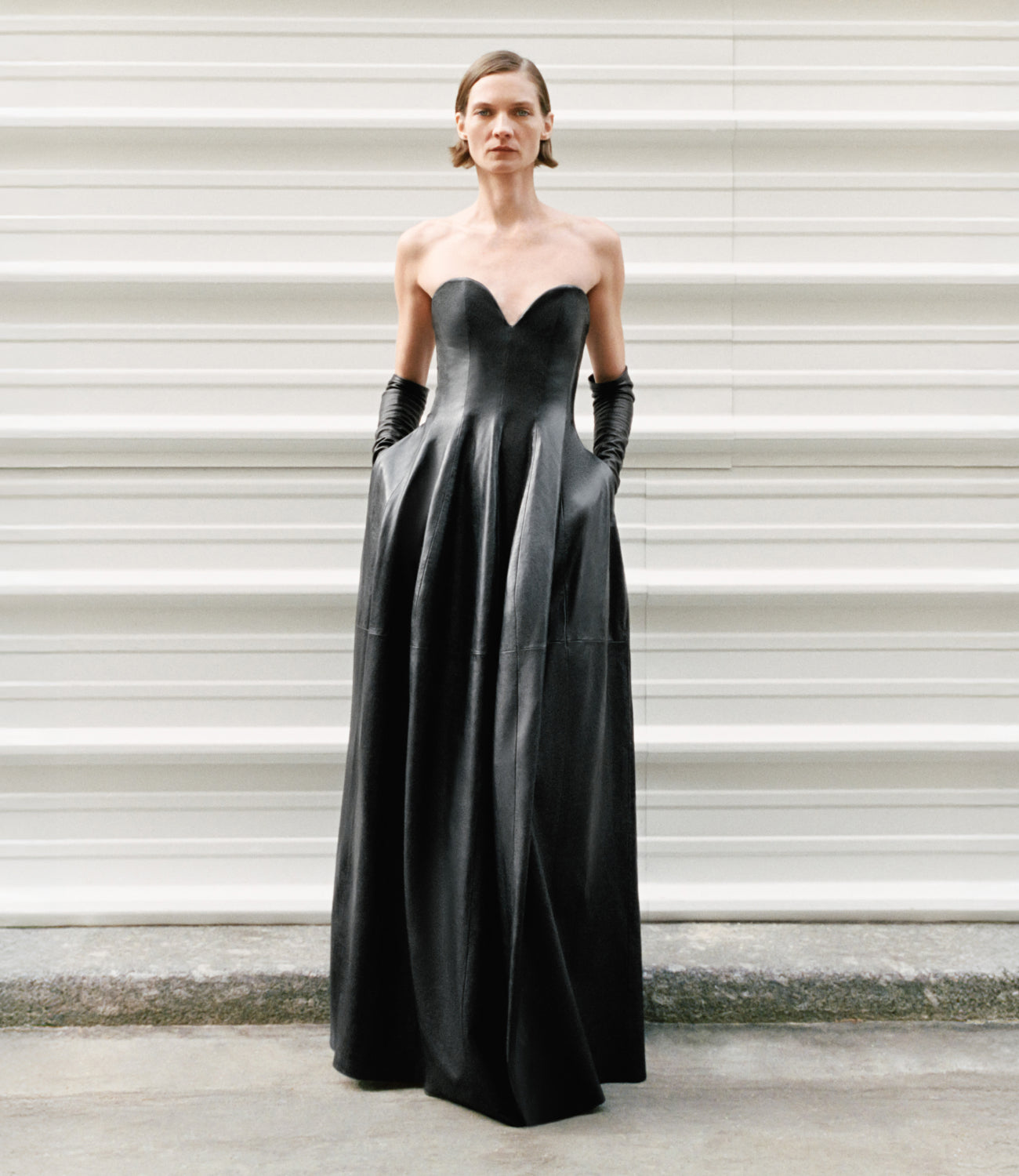 【Simkhai】 Saskia drapedオフショルダートップ Buy Simkhai White Saskia Draped Top in Crepe For Women